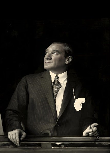 Atatürk Un Bakışı Karanlikta Umut Canvas Tablo