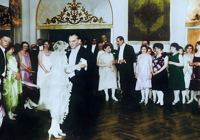 Atatürk Un Balkon Dansı Tarihi Bir An Canvas Tablo